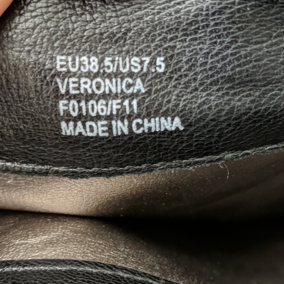 Reposh, cute pair of Calvin Klein boots - Picture 4 of 8